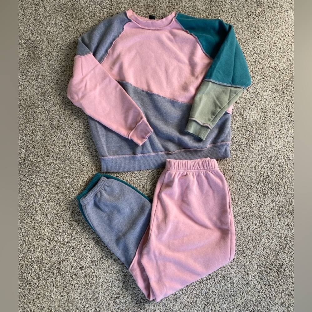 Wild Fable Size Medium sweatsuit